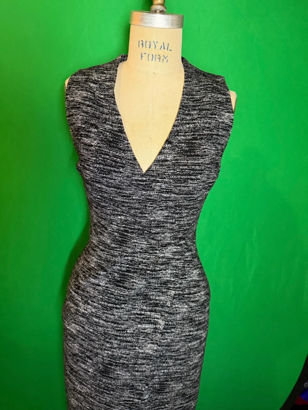 Alice + Olivia Carissa Gray Faux Wrap Dress Size 0 Sleeveless Sheath - Picture 11 of 17